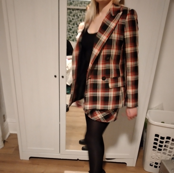 Suit and skirt set